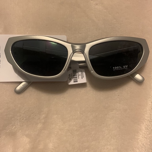 Ardene Wraparound Silver Sunglasses - Picture 3 of 6